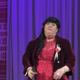 Мати загиблого від російської кулі солдата заспівала пісню про Україну