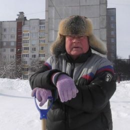 Пенсіонер із Чернігова фізично працює безоплатно. Відео