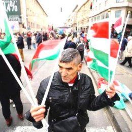 Чому наші громадяни обирають чужу владу на виборах в іншій країні?