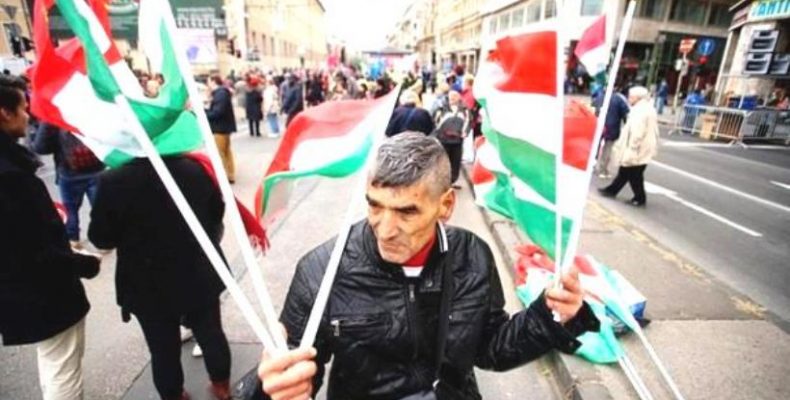Чому наші громадяни обирають чужу владу на виборах в іншій країні?
