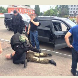 Через поліцію та СБУ люди ніяк не можуть озброїтися