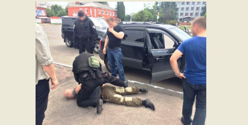 Через поліцію та СБУ люди ніяк не можуть озброїтися