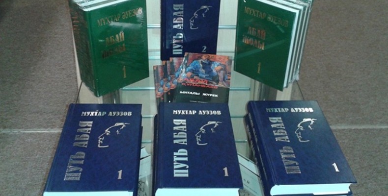 Про що говорив український письменник С.Дзюба на конференції в Казахстані