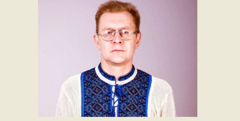 Поэт Александр Бывшев запасается чернилами и писчей бумагой