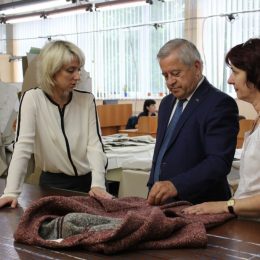 Підтримаємо своє! Анатолій Кінах завітав на швейну фабрику «Елегант» у Чернігові