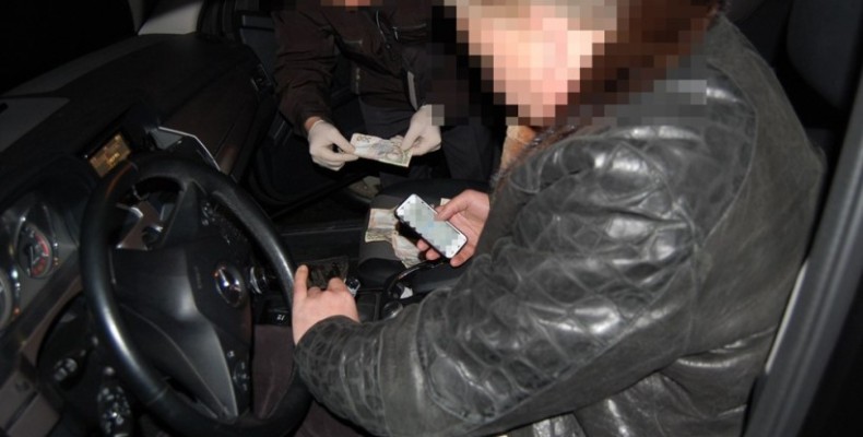 Грошовий «відкат» не вдався — «погорів» на хабарі