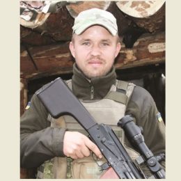 Осколок прошив таз, другий застряг у руці, третій влучив у чоло