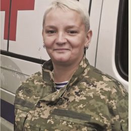 Мати чотирьох дітей евакуювала майже сотню поранених бійців