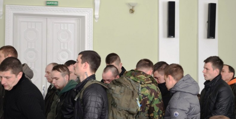 Сюрпризи від політичних конкурентів продемонстрували у Чернігові