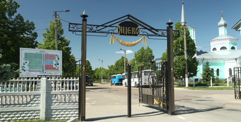 Виїзд із міського цвинтаря – тільки по польовій дорозі