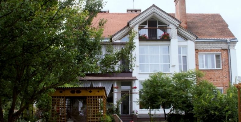 Як перевести житловий будинок в нежитловий