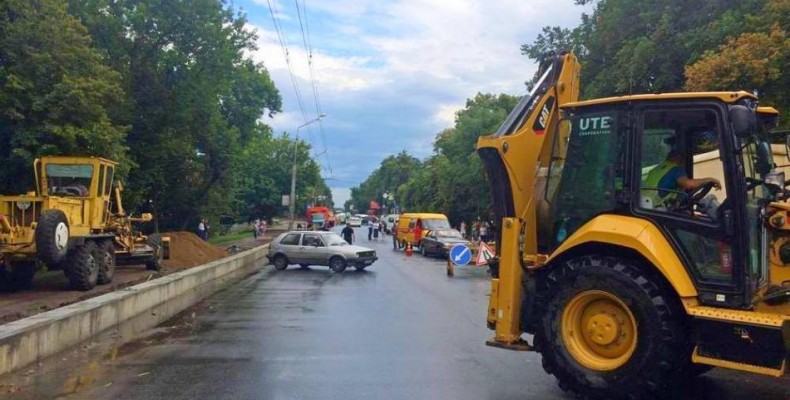 Ремонтники не могли (чи не хотіли) пошкодити підземний водостік?