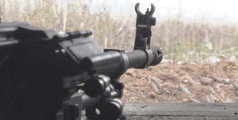 Батько командує опорником на одному пагорбі, а син — на сусідньому