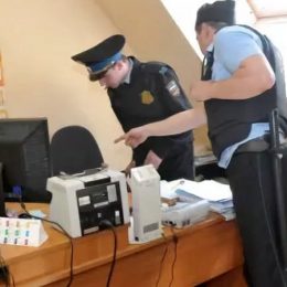 Доступ до речей і документів в рамках закону «Маски-шоу стоп»