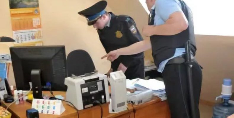 Доступ до речей і документів в рамках закону «Маски-шоу стоп»