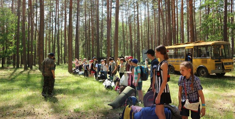 Діти в таборі в максимальній ізоляції від цивілізації, батьків, ґаджетів