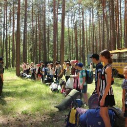 Діти в таборі в максимальній ізоляції від цивілізації, батьків, ґаджетів