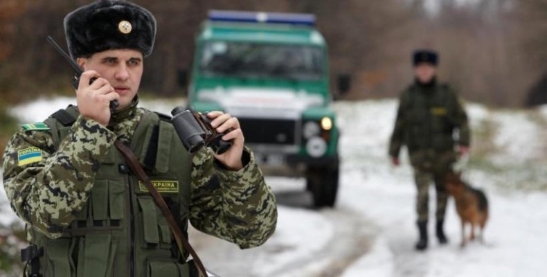 Особу, яка перебувала у розшуку, затримали на кордоні