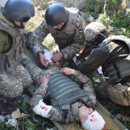 На Чернігівщині евакуювали поранених з підбитої військової техніки