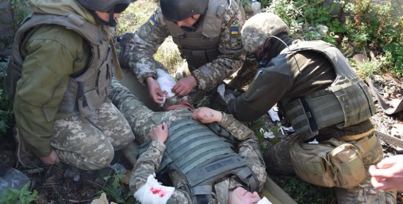 На Чернігівщині евакуювали поранених з підбитої військової техніки