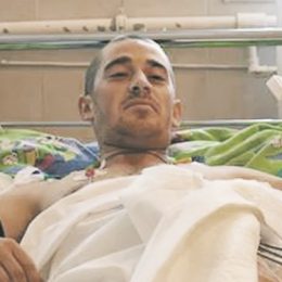 Операцію проводили хірург та сапер, обидва — в шоломах та бронежилетах