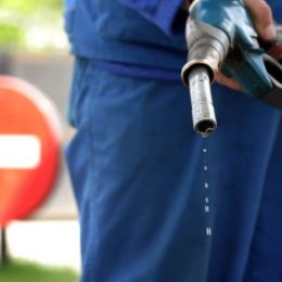 До кінця лютого бензин А-95 подорожчає до 35 гривень за літр — експерт