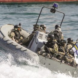 «Малий буксир захопили терористи». «Морські котики» в дії