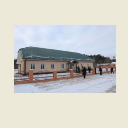 Доброго господаря з порогу видно
