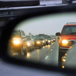 Чи треба сплачувати штраф водіям за їзду без світла вдень?
