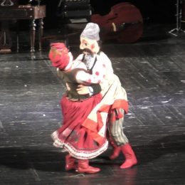 Один артист — два образи. Оригінальний танок «Куми» створено у Чернігові
