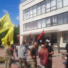 У Чернігові вимагали визнати добровольців офіційно учасниками АТО