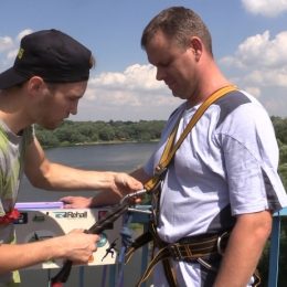 Учасники АТО з сім`ями активно відпочили біля мальовничої Десни. Відео