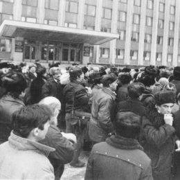 Компартійного функціонера хочуть зробити українським патріотом