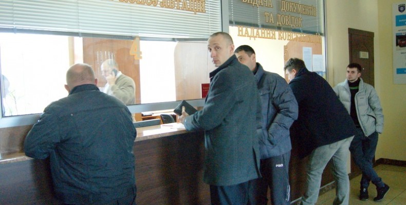 До «консультативних вікон» МВС звертаються з різними питаннями