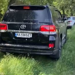 Рабінович проїхався Тойотою по могилах предків... не своїх