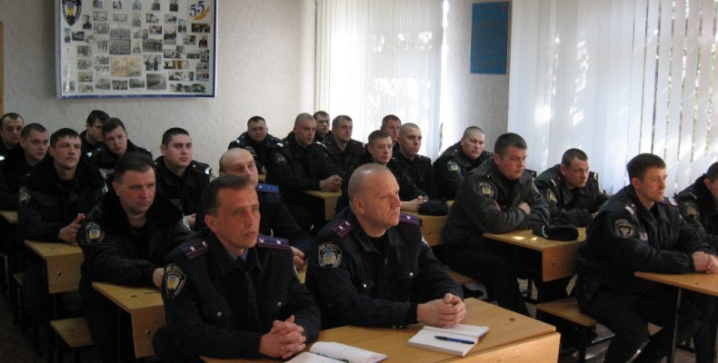 Поліцейські охорони опанували мистецтво спілкування з журналістами