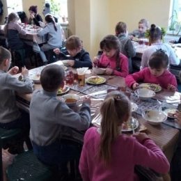 Пісківські школярі смакують гарячими обідами, а не сухпайками