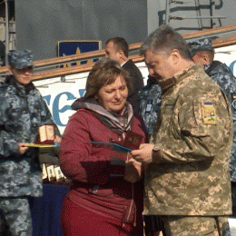 Президент зустрівся з рідними полонених військових моряків