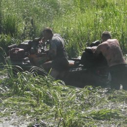 Чернігівські автоекстремали підкорювали непролазні болотяні хащі