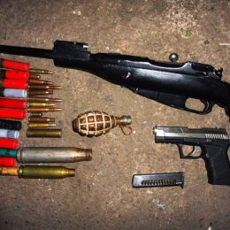 На Чернігівщині поліція викрила нарколабораторію та склад зброї