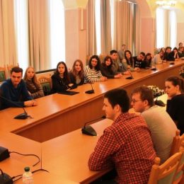 Чернігівський міський голова Владислав Атрошенко зустрівся зі студентами