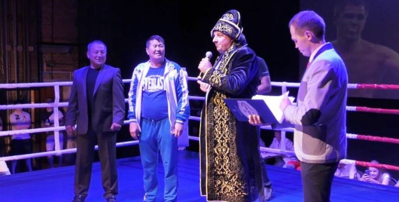 Казахський чапан для очільника Чернігівщини Валерія Куліча. Відео