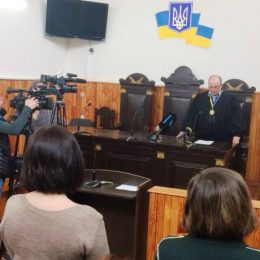 Волонтери хочуть покращити життєві умови дівчинки, яка позбулася батьків