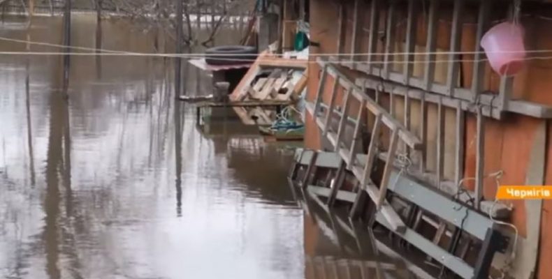 «Скільки живу, такого ще не пам’ятаю». Стихійне лихо у Чернігові