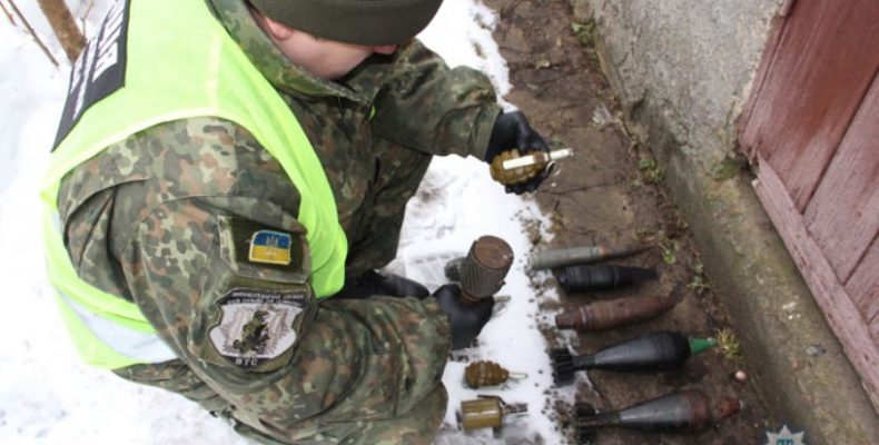 Арсенал боєприпасів та зброї вилучили на Чернігівщині