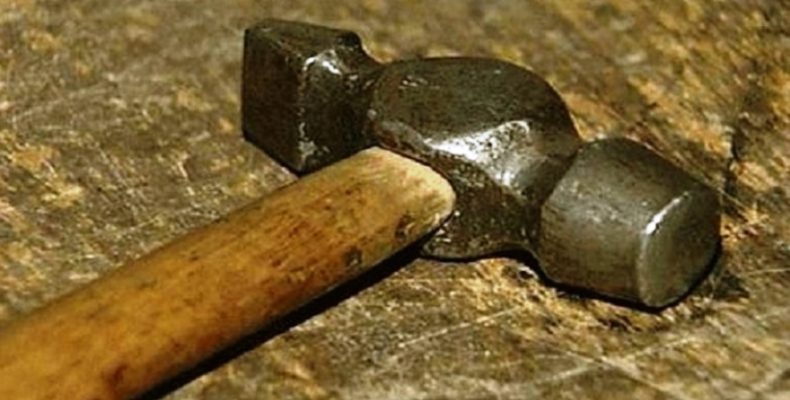 25 ударів молотком по голові наніс вчительці юнак і отримав 13 років