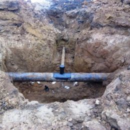 Офіцер поліції опалював свій будинок газом з потаємної труби