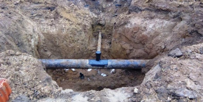 Офіцер поліції опалював свій будинок газом з потаємної труби