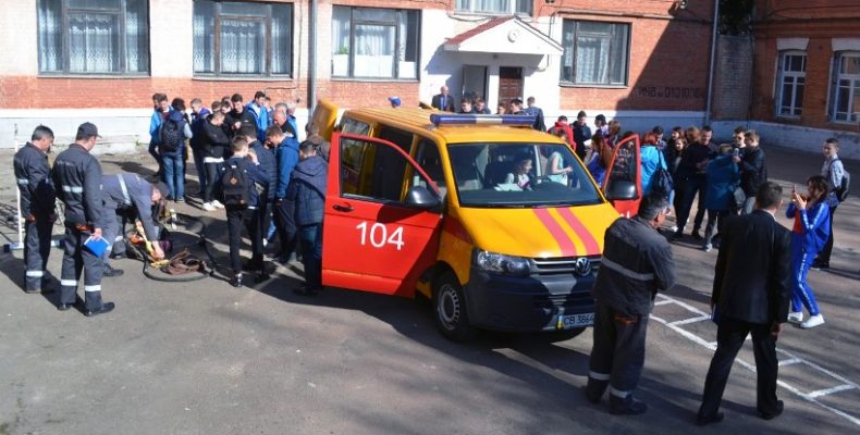 У Чернігові користуватися газом майбутніх споживачів навчають в школі