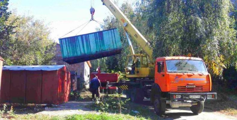 Власники гаражів просять депутатів вплинути на міського голову